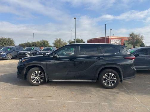 2024 Toyota Highlander XLE