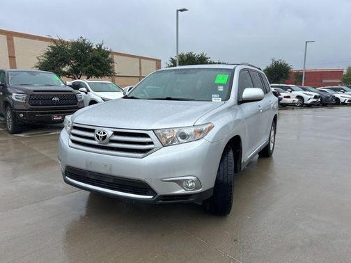 Classic Silver Metallic 2012 Toyota Highlander SE