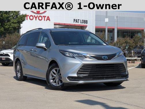 2022 Toyota Sienna LE