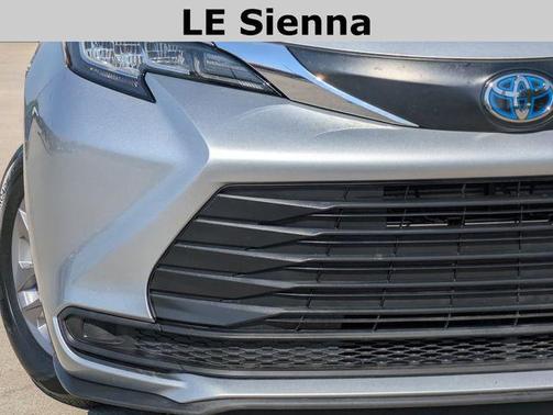 2022 Toyota Sienna LE