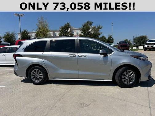 2022 Toyota Sienna LE