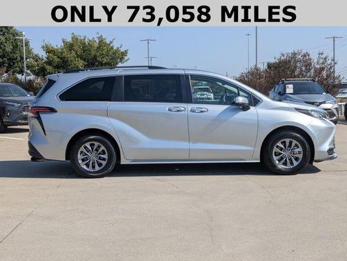 2022 Toyota Sienna LE