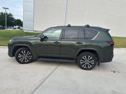 2022 Lexus LX 600 Premium