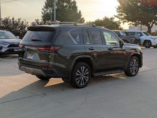 2022 Lexus LX 600 Premium