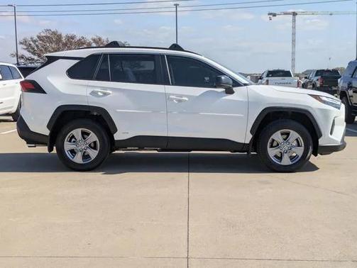 2025 Toyota RAV4 Hybrid LE