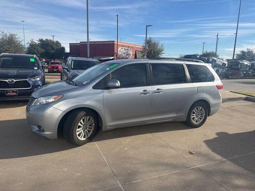2017 Toyota Sienna XLE