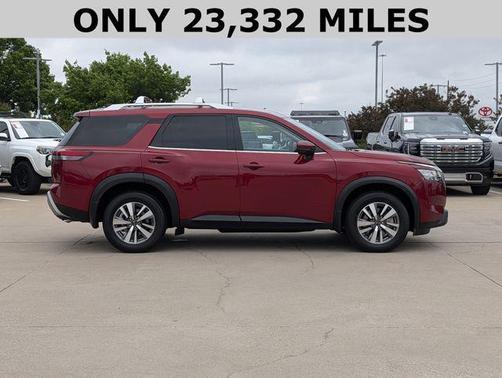 2023 Nissan Pathfinder SL 4WD
