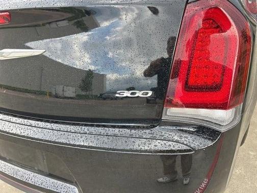 2018 Chrysler 300 Touring
