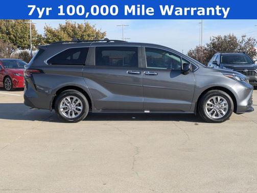 2025 Toyota Sienna XLE