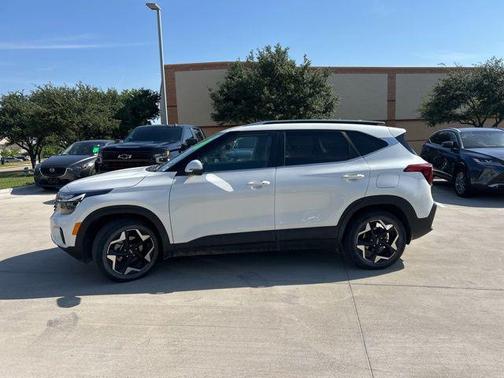 Snow White Pearl 2024 Kia Seltos EX