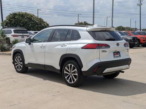 2023 Toyota Corolla Cross XLE
