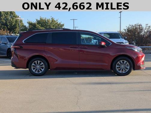 2022 Toyota Sienna LE
