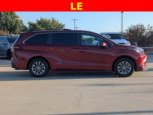 2022 Toyota Sienna LE