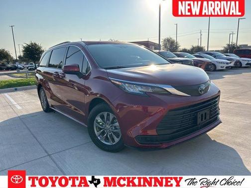 2022 Toyota Sienna LE