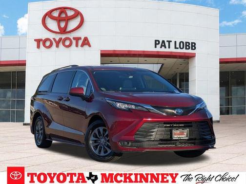 2022 Toyota Sienna LE