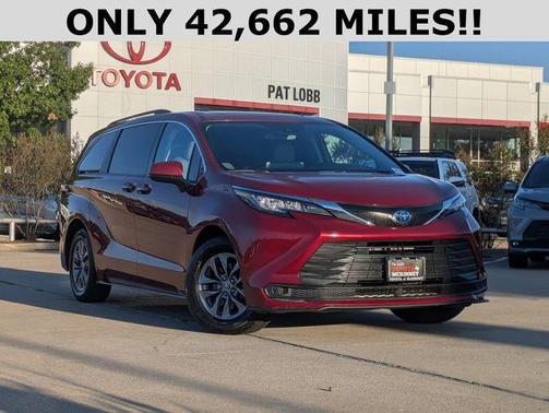 2022 Toyota Sienna LE