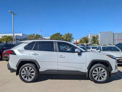 2025 Toyota RAV4 XLE Premium