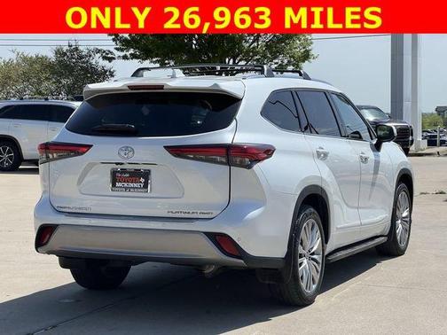 2023 Toyota Highlander Platinum