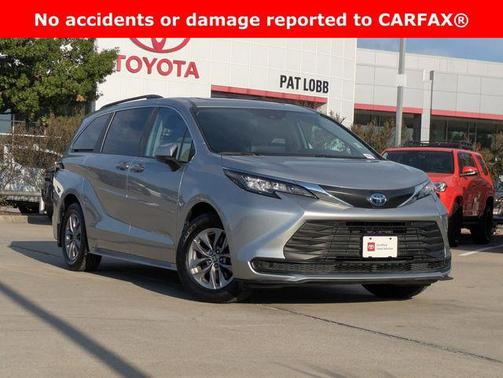 2023 Toyota Sienna LE