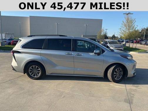 2023 Toyota Sienna LE