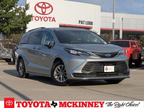 2023 Toyota Sienna LE