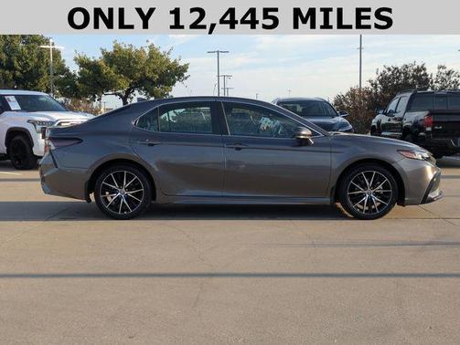 2024 Toyota Camry Hybrid SE
