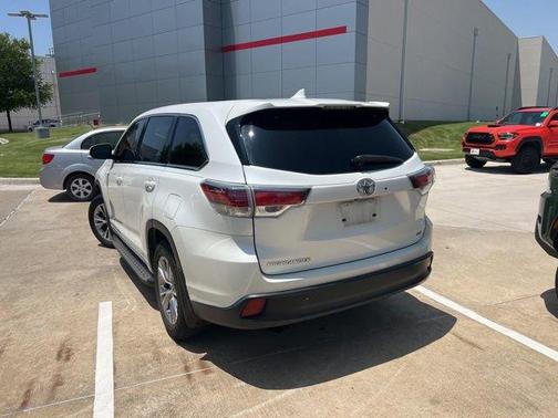 2016 Toyota Highlander LE