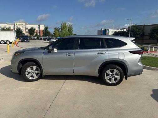 2024 Toyota Highlander LE