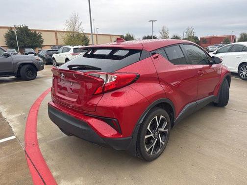 2022 Toyota C-HR XLE