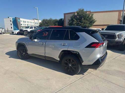 2022 Toyota RAV4 Hybrid SE