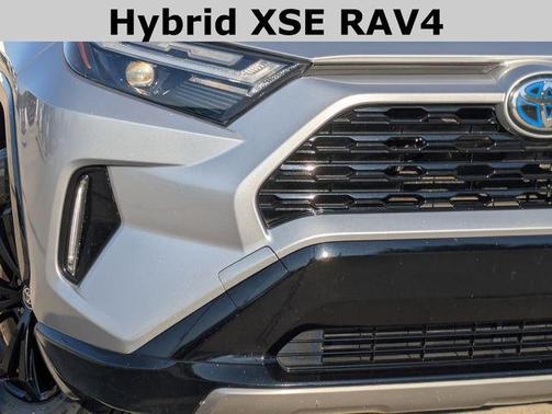 2022 Toyota RAV4 Hybrid SE