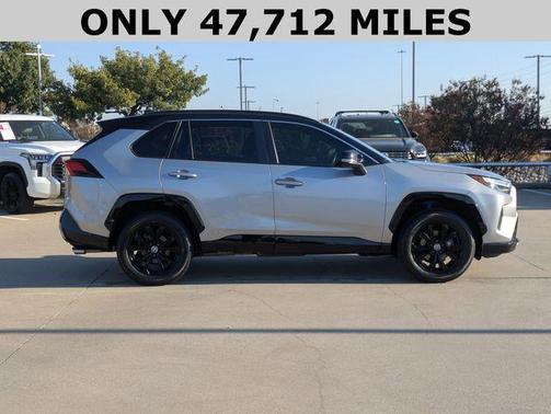 2022 Toyota RAV4 Hybrid SE