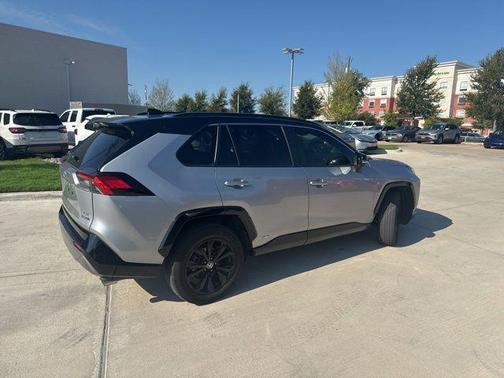 2022 Toyota RAV4 Hybrid SE