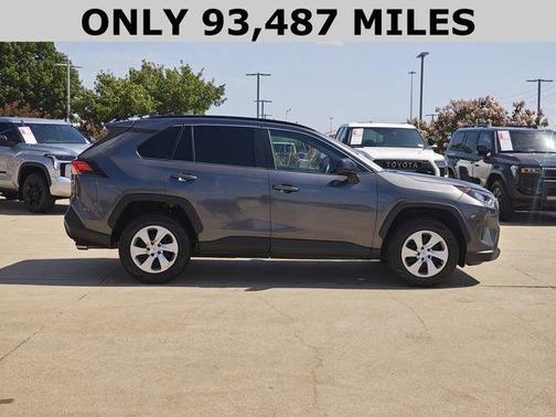 2020 Toyota RAV4 LE