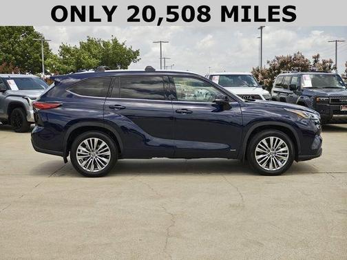 2023 Toyota Highlander Hybrid Platinum