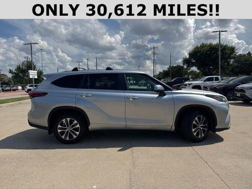 2023 Toyota Highlander Hybrid XLE