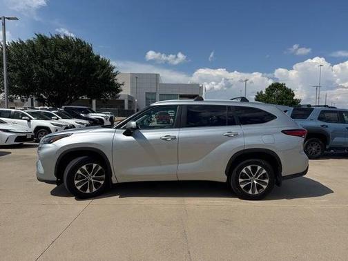 2023 Toyota Highlander Hybrid XLE