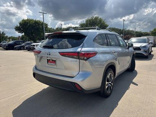 2023 Toyota Highlander Hybrid XLE