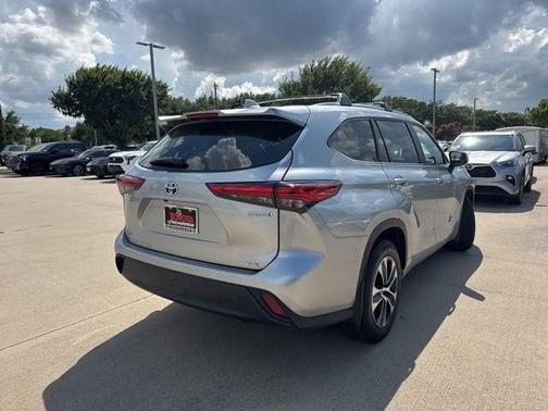 2023 Toyota Highlander Hybrid XLE