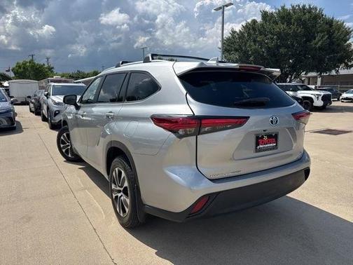 2023 Toyota Highlander Hybrid XLE