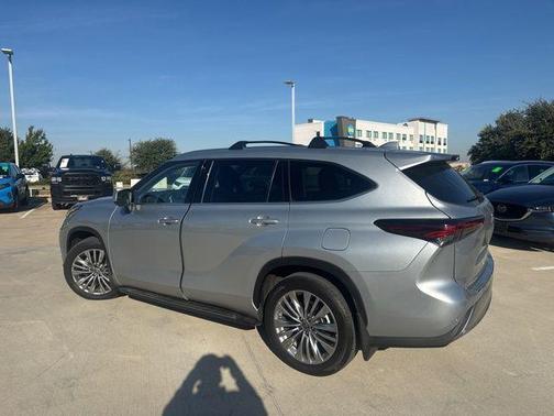 2024 Toyota Highlander Platinum