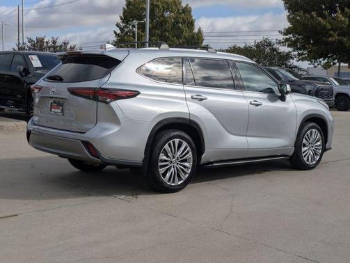2024 Toyota Highlander Platinum