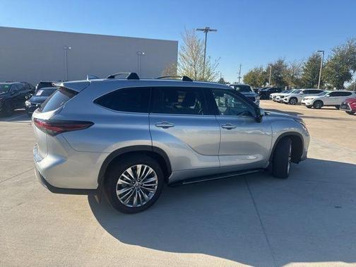 2024 Toyota Highlander Platinum