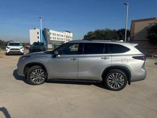 2024 Toyota Highlander Platinum