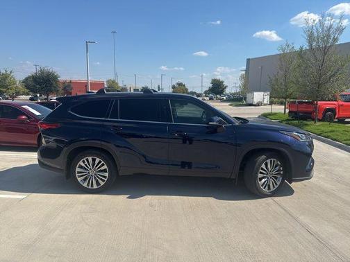 2023 Toyota Highlander Platinum