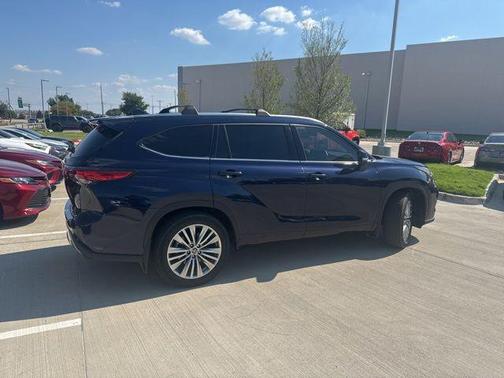2023 Toyota Highlander Platinum