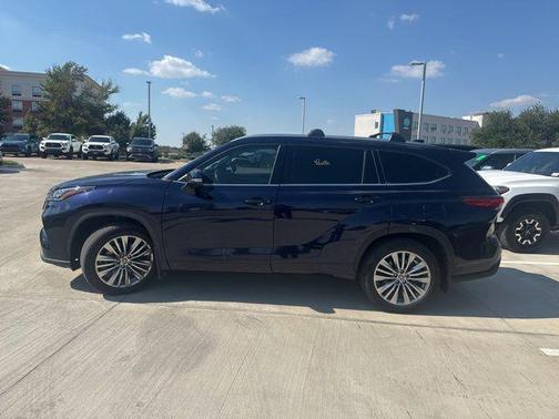 2023 Toyota Highlander Platinum