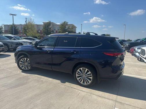 2023 Toyota Highlander Platinum