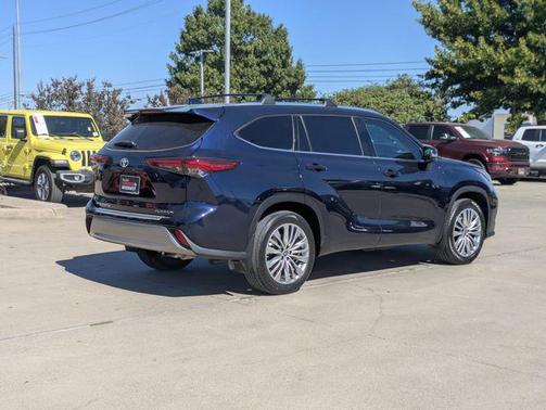 2023 Toyota Highlander Platinum