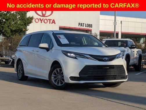 2022 Toyota Sienna LE
